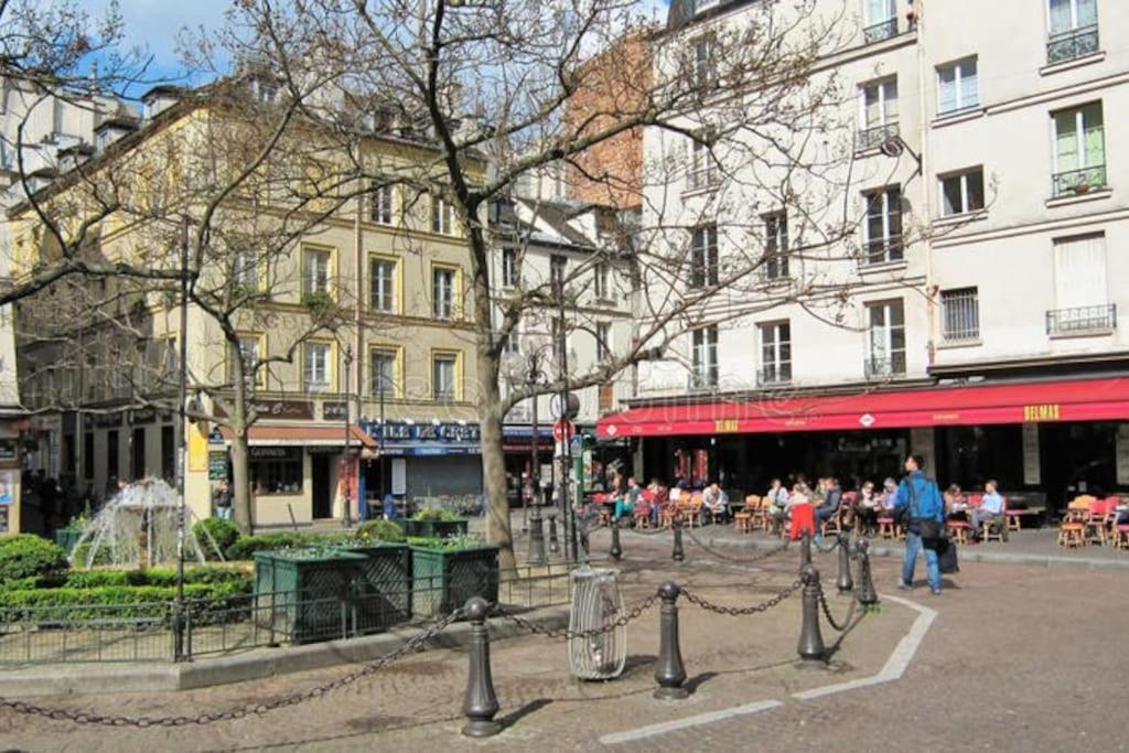 Trendy Familly In Mouffetard * Paris