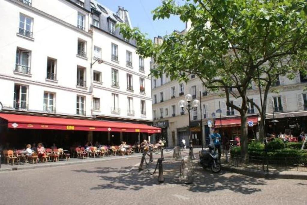 Trendy Familly In Mouffetard * Paris